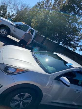 SUV windshield service